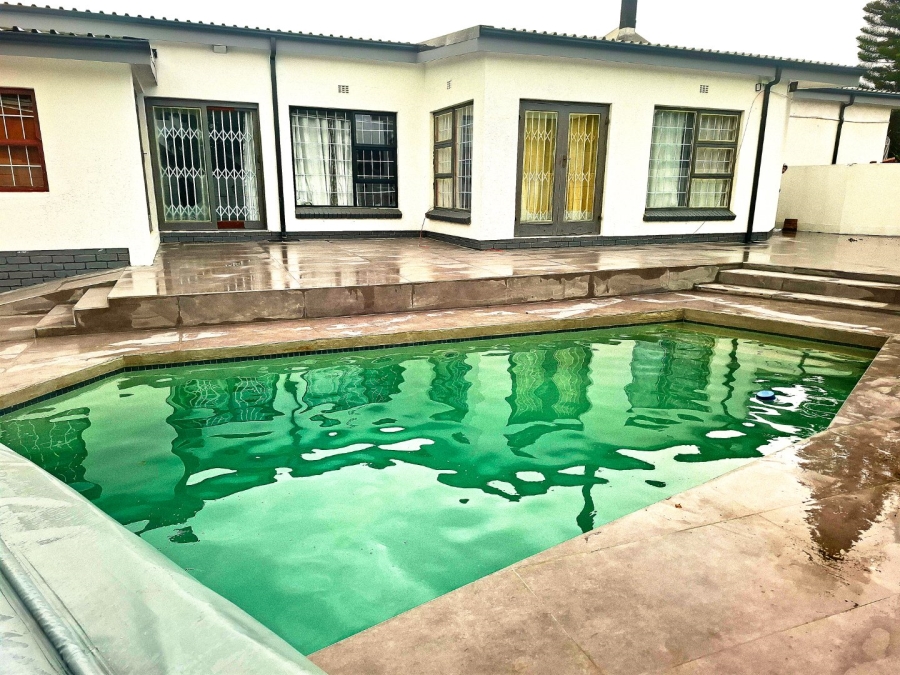 4 Bedroom Property for Sale in Welgelegen 3 Western Cape